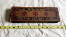 Vintage Matchbox box w/ matches Tre Stjarnor Sakerhet Stand Stickor 1950's-60's.
