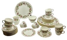 WEDGEWOOD IVY HOUSE BONE CHINA  42 PIECE TEA DINNER SERVICE (wedg 1)