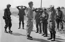WW II  Usa  Photo --  German  Soldiers   Surrendering