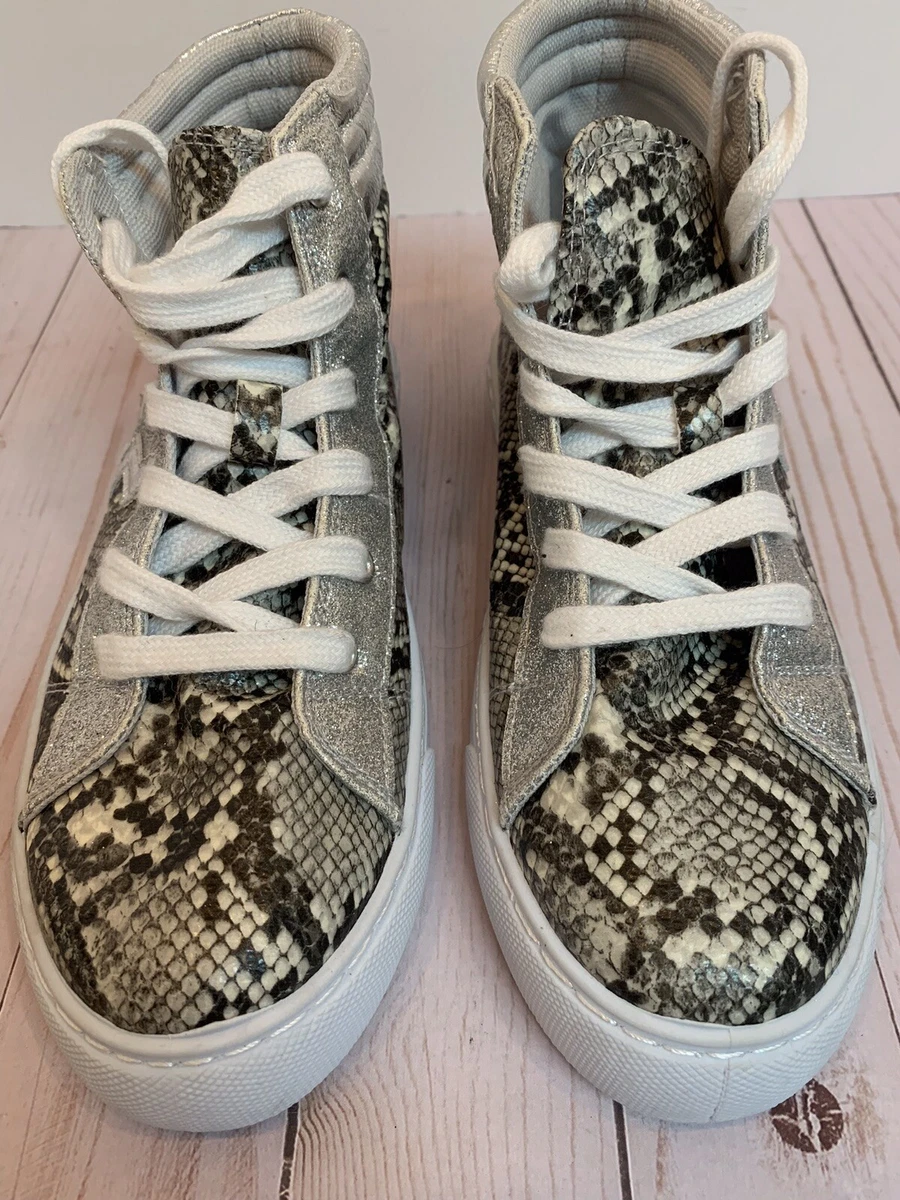 Forever 21 store white sneakers