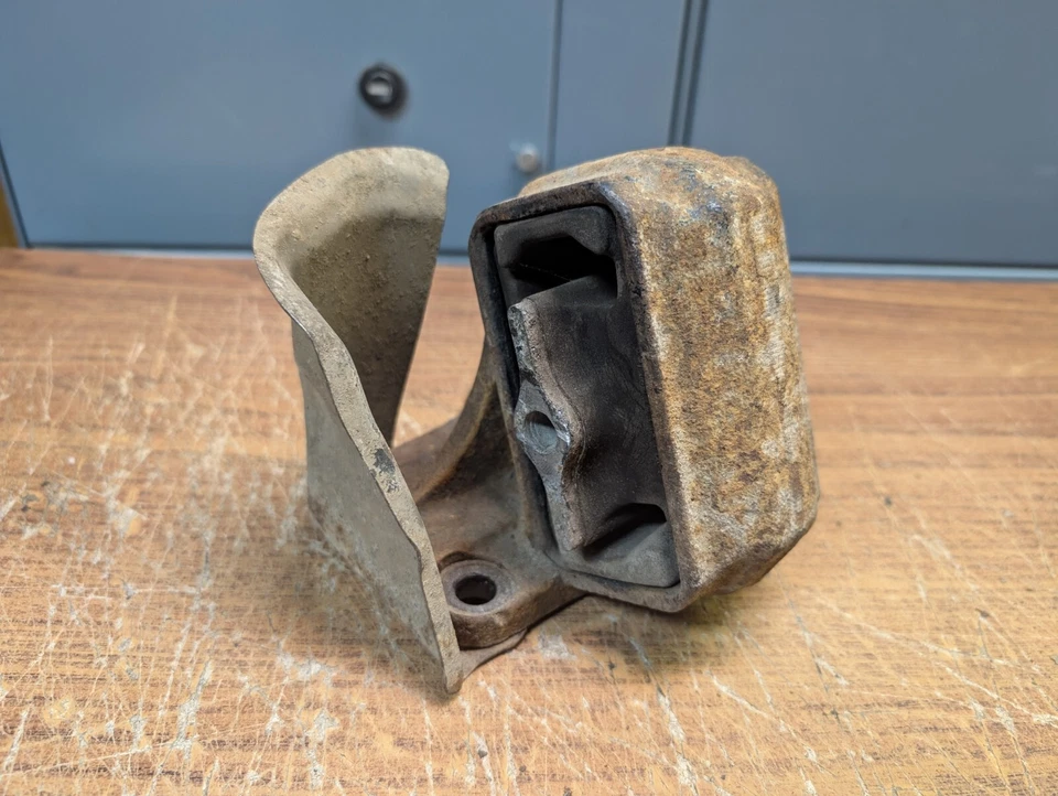 2008 - 2012 道奇 Ram 6.7 康明斯柴油 2500 3500 发动机安装右侧/通行证侧 — 第 3/4 张图片