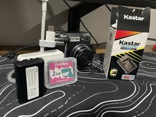 Nikon Coolpix 885 Digital Camera - CF Card - Charger/Battery - Case -Nr Mint -