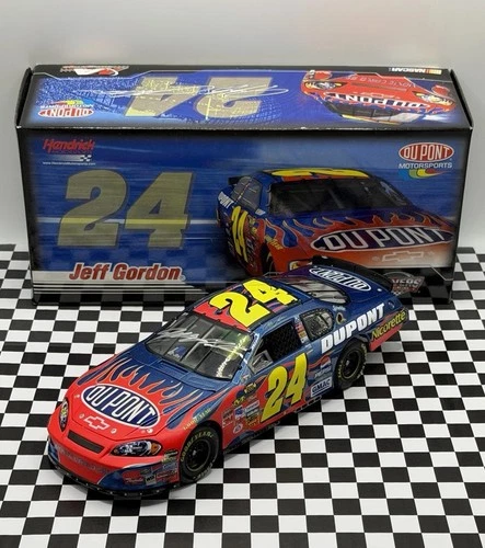 2007 Jeff Gordon DuPont Monte Carlo SIGNED AUTO HOLO COA Action NASCAR 1/24