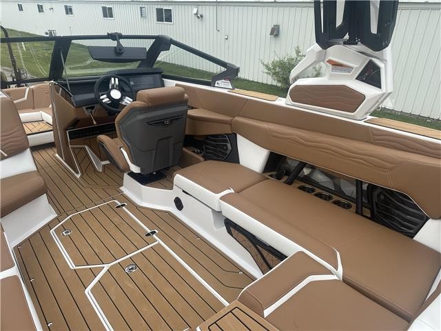 2025 Nautique G23  Victory Red