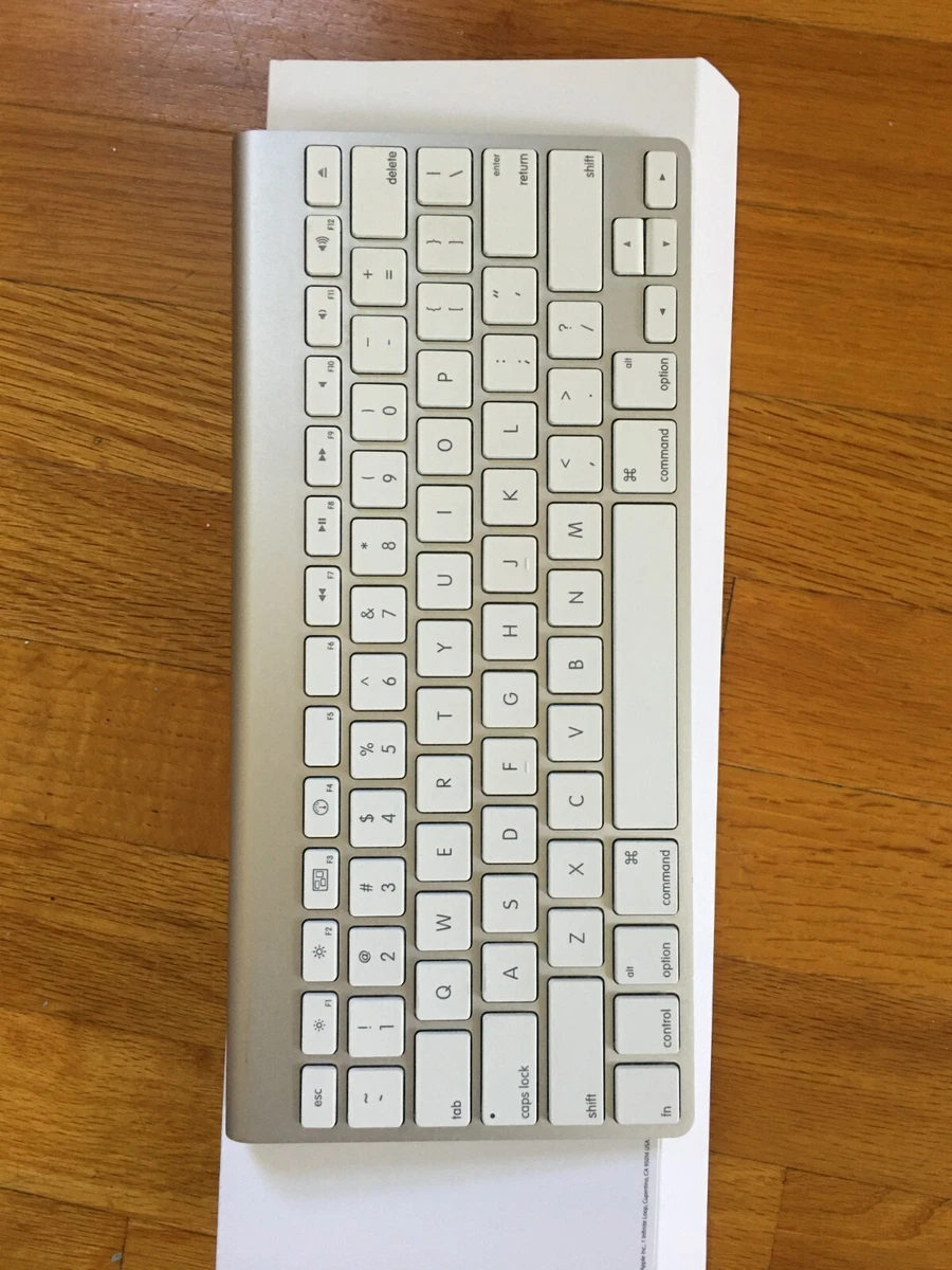 Apple Genuine Wireless Keyboard and Magic Mouse (A1296/A1314)