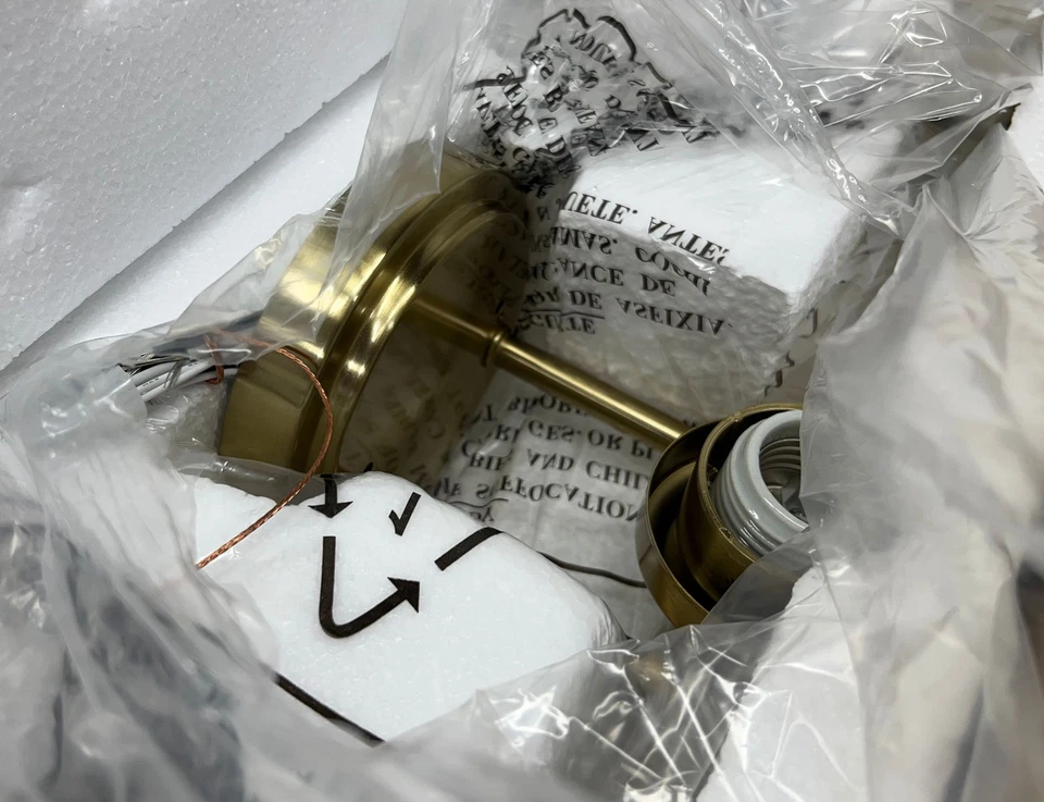 Claire artesanal 21,13 pulgadas Vidrio burbuja transparente con acabado de latón de 3 luces Foto 2 de 3