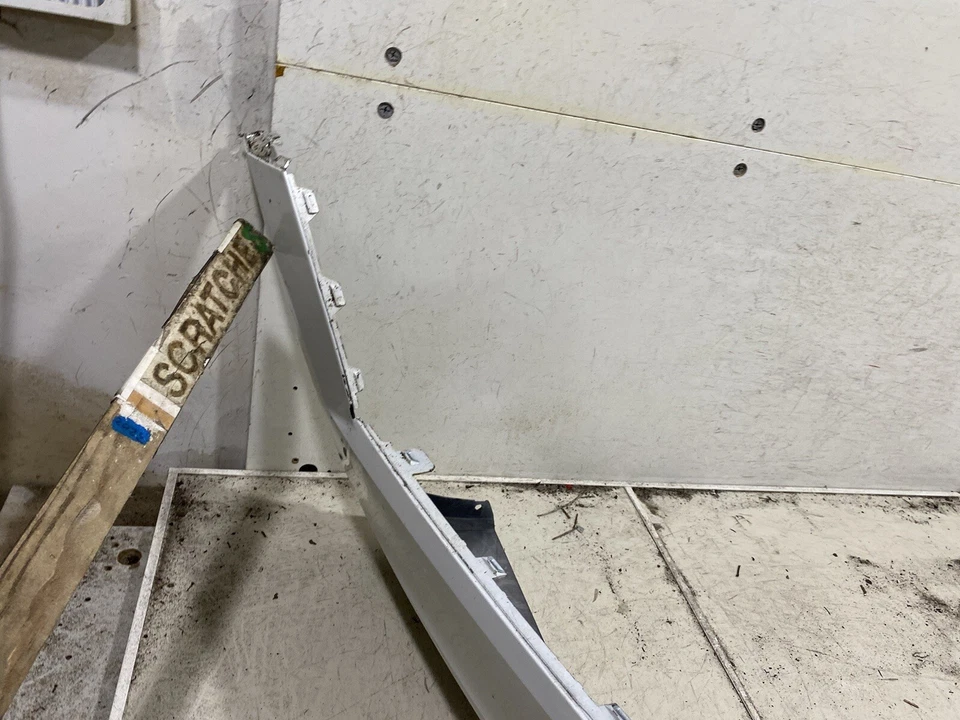 Cubierta de parachoques trasero OEM 2016 2017 2018 2019 2020 Volvo V90 Cross Country Foto 3 de 4