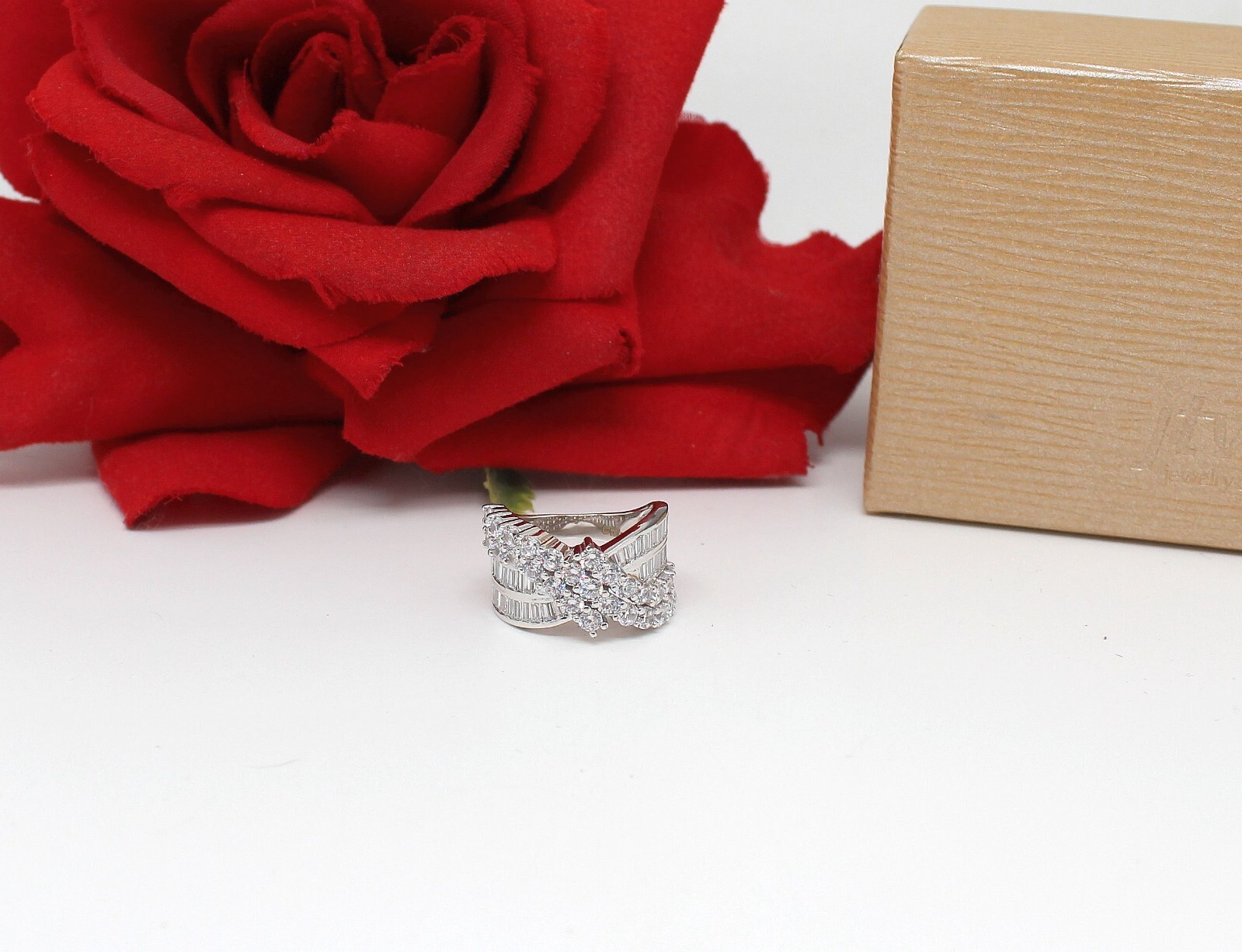 Gorgeous NIB JTV  Sparkling CZ  Cocktail Ring Size 5 5.88g  CAT RESCUE