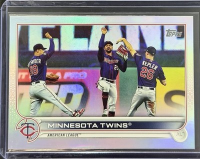 Topps 2022 Series 2 Rainbow Foil #435 Minnesota Twins Baseball Card