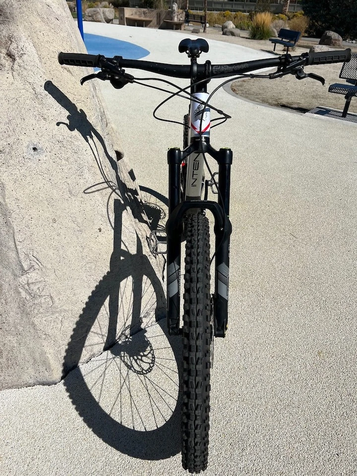 Cuadro de carbono Intense Tracer 27,5 2021 excelente estado Foto 3 de 4