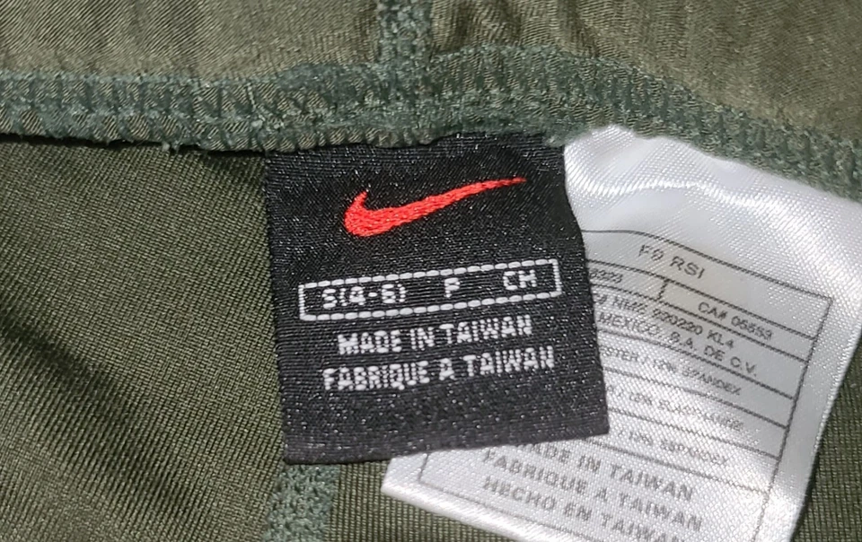 Брюки Nike для больших детей мальчиков размер маленький или 4-6 для бега зеленые - Изображение 4 из 4