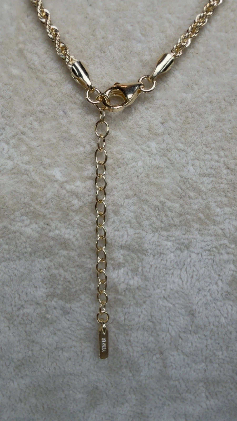 Bellezza “Goldtone Teardrop 3D” Necklace Never Worn - product detail image 4
