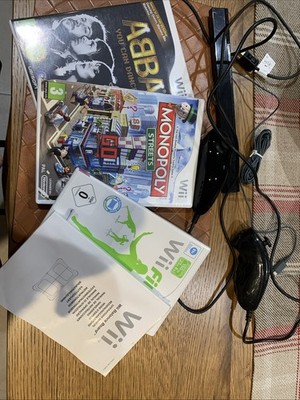 Wii Nunchucks, Wii Fit/Abba Dance & Monopoly Spiele. Plus Magic Eye, Konvolut