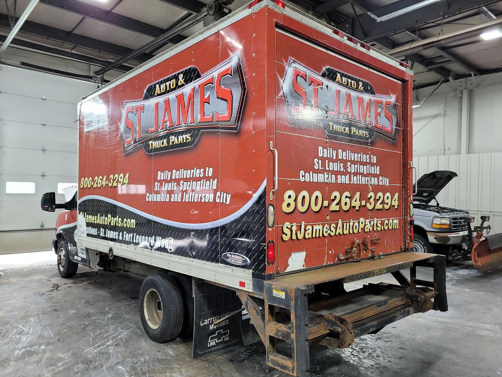 14' BOX VAN W/SIDE DOOR & TOMMY LIFT GATE OFF OF EXPRESS 3500 DUALLY  thumbnail 3