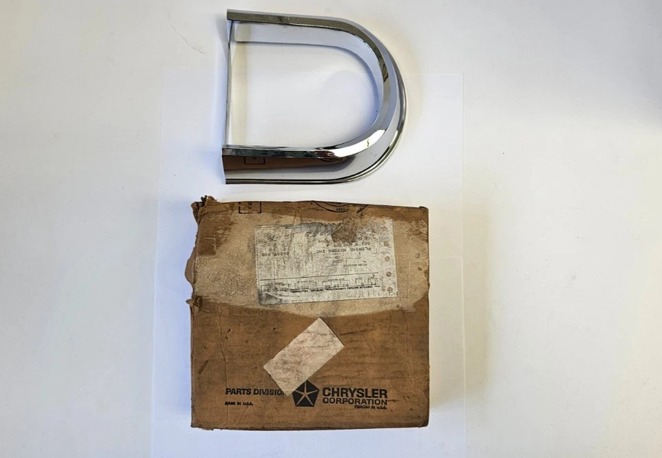 Dodge Dart 1966 pasajero luz trasera lateral bisel 2575506 nuevo en stock Foto 3 de 4