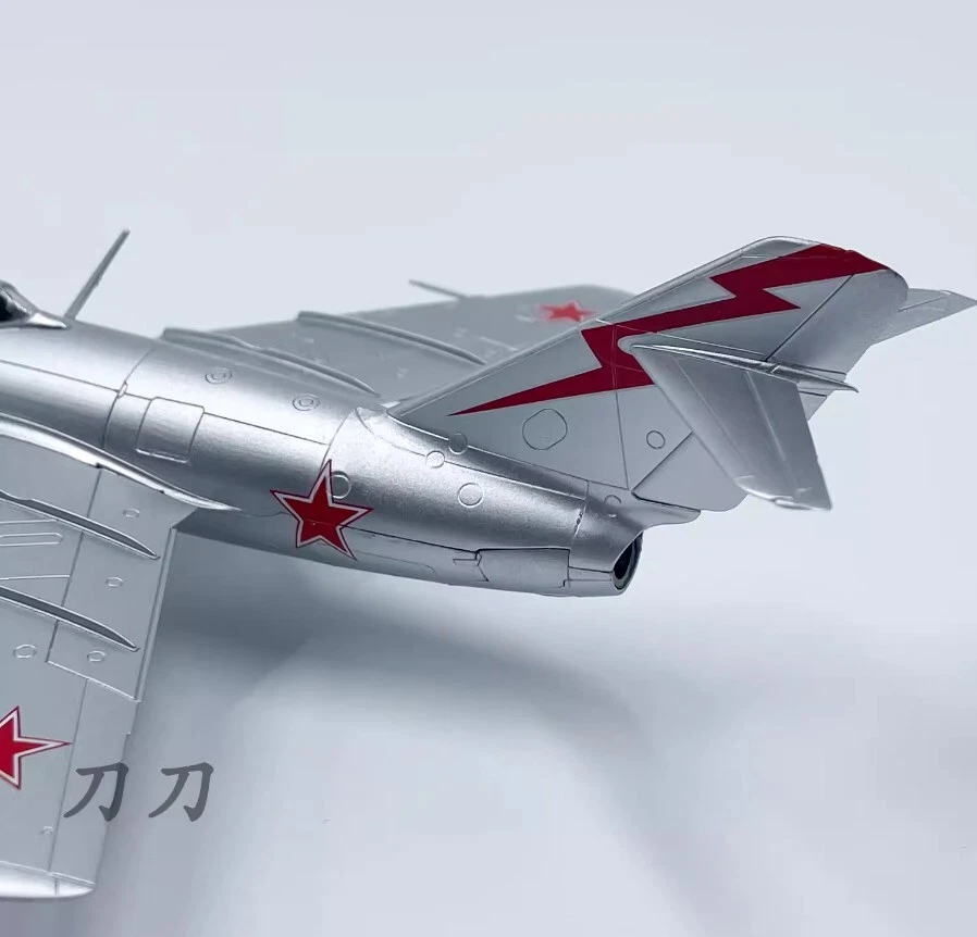 1/72 MiG-15 belonged one of the V-VS units stationed Chinese - Image 4 of 4