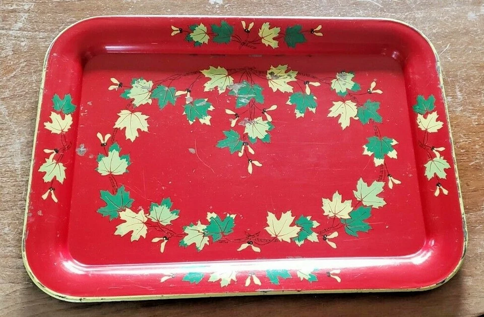 VINTAGE SET OF 3 METAL RECTANGULAR SERVING TRAYS RED WITH LEAVES TOLE WARE - Image 3 of 4