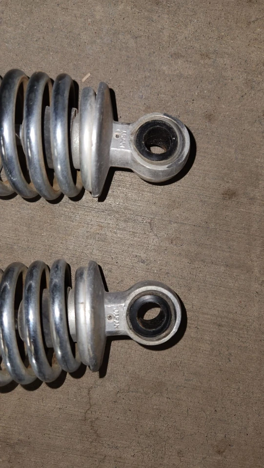 Amortiguadores traseros Kawasaki KZ650 SR/LTD 1978-1980 Foto 2 de 4