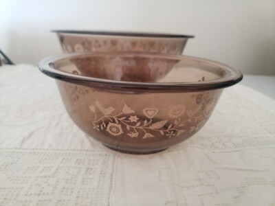 Vintage Pyrex Brown 2.5L Mixing Bowls 325 & 322 Flower Bird Vintage Pyrex Brown 2.5L Mixing Bowls 325 & 322 Flower Bird