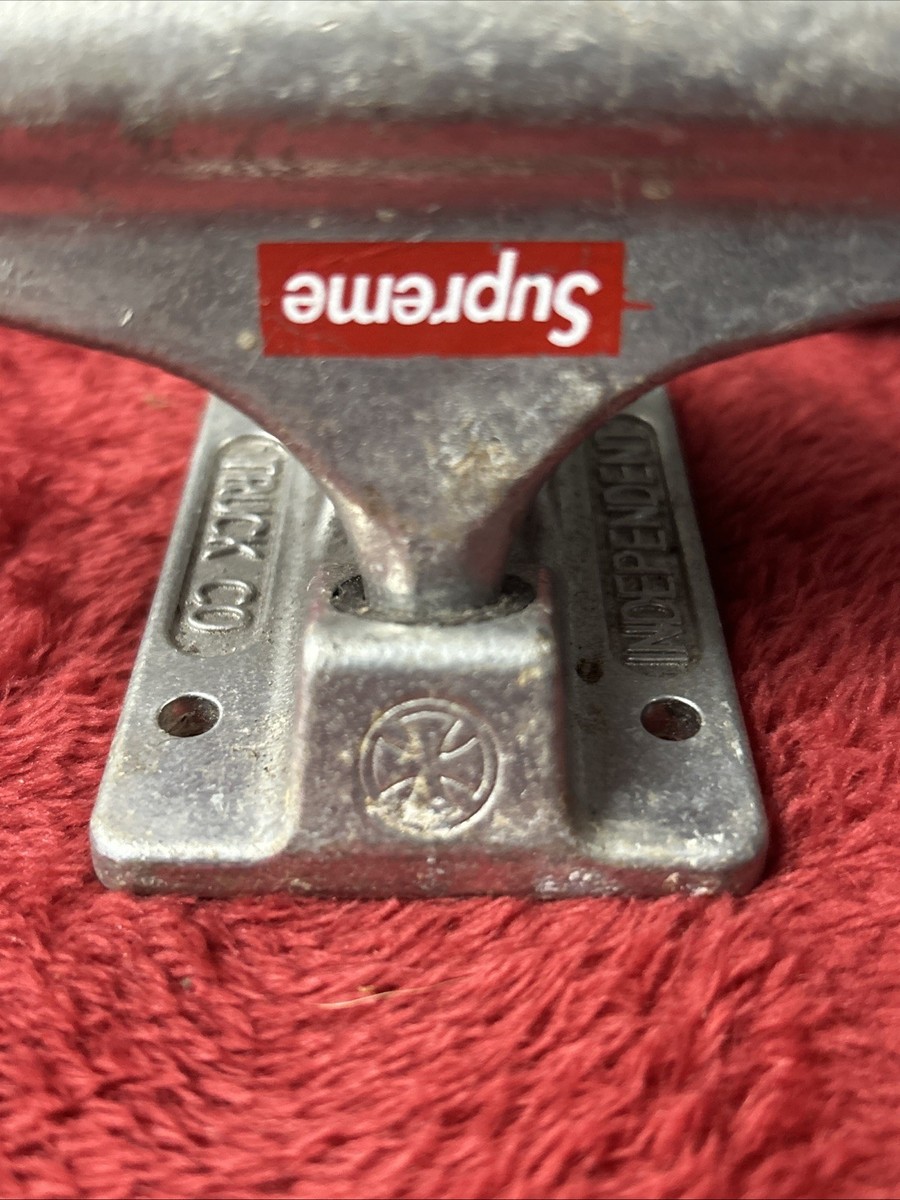 Supreme Independent Skateboard Truck Set (set of 2) Size 149