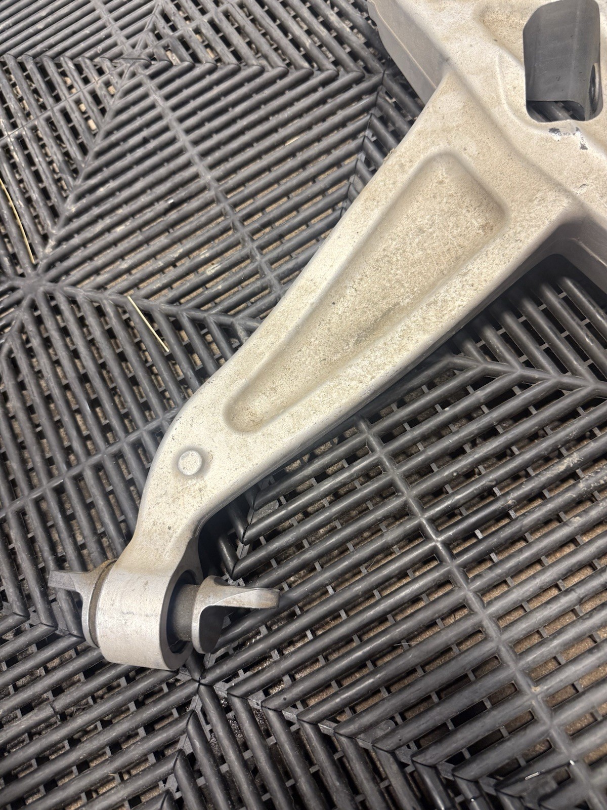 2016-2021 Mclaren 570s RWD 3.8L Rear Right Lower Control Arm 11B1797CP oem