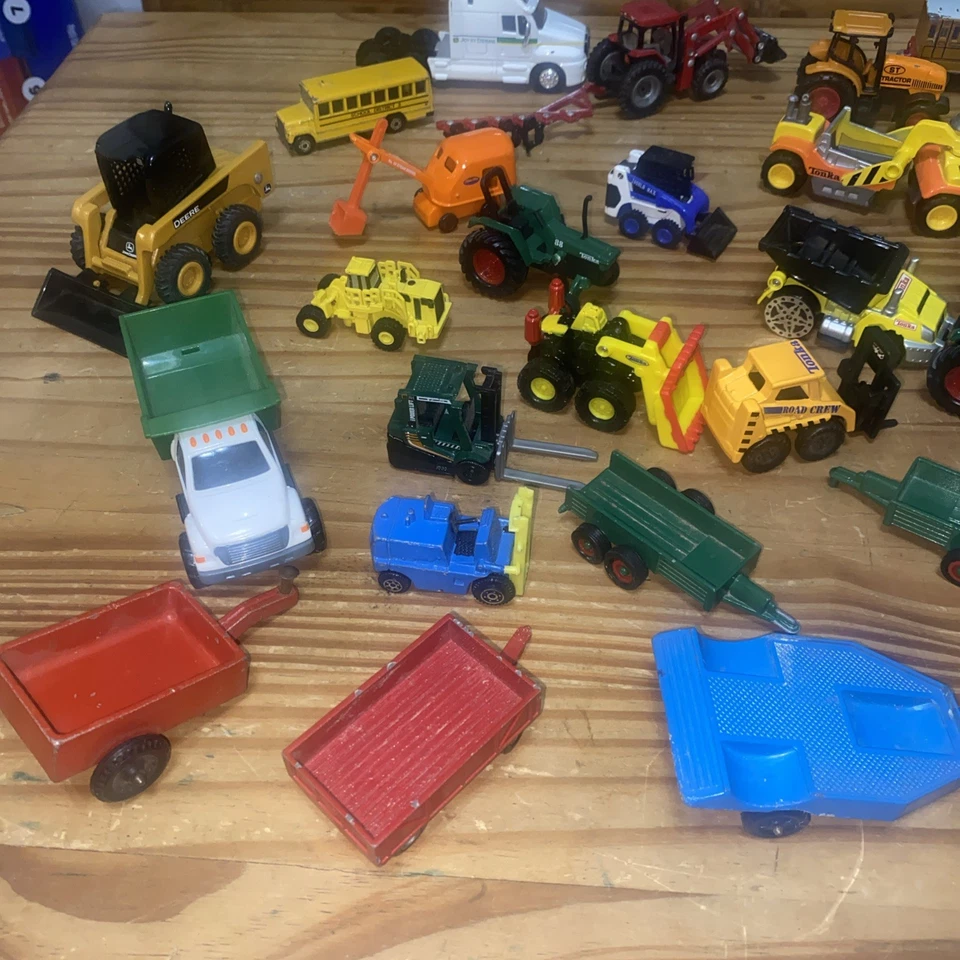 Lot 38+ Tractors John Deere Tonka Maisto Case Other Diecast & Plastic Toys - Image 2 of 4