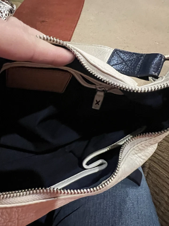 Bolso de hombro vintage Hilfiger (antiguo Tommy Hilfiger) de cuero azul marino blanco usado en excelente estado Foto 4 de 4