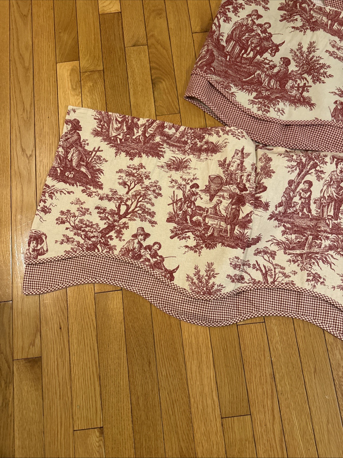 LOT OF (4) WAVERLY CLASSICS VALANCES RED TOILE French Country LIFE EUC! 17 X 76”