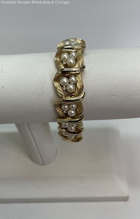 VNTG Trifari Gold Tone Faux Pearl Link Bracelet 36.6g