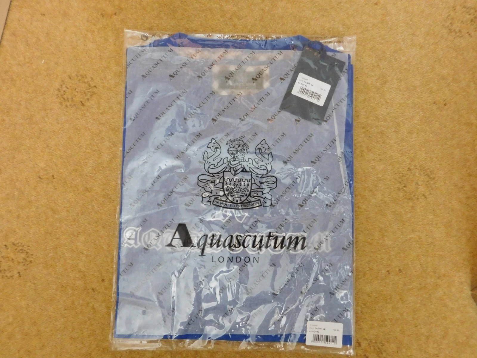 BNWT AQUASCUTUM Mens T-Shirt ROYAL BLUE s/s Crew Neck Size XL Script design
