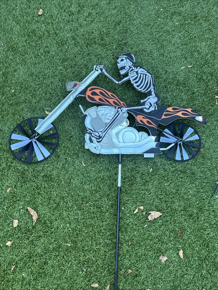 Bicicleta Skeleton on a Chopper 37", Whirligig, Estaca de Jardín de Premier Kites Foto 2 de 4