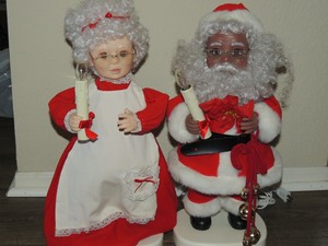 Animated-African-American-Santa-Claus-amp-White-Mrs-Claus-Christmas-Santa-039-s-Best