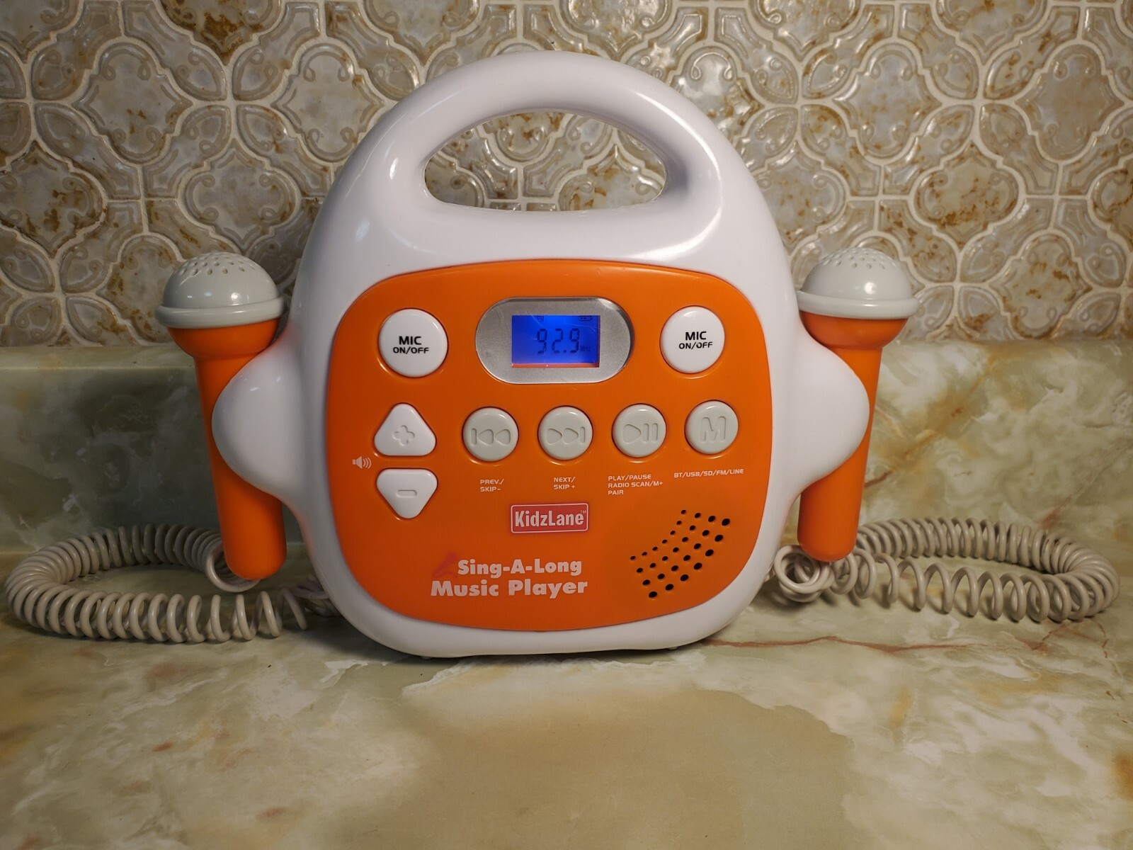 Karaoke -w/2 Mics & Bt/sd/usb Capabilities
