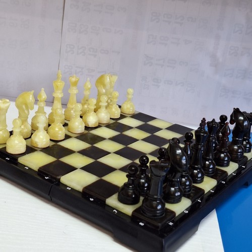 Natural Baltic amber Chess Sets - Chess Pieces with Chessboard - Picture 22 of 24