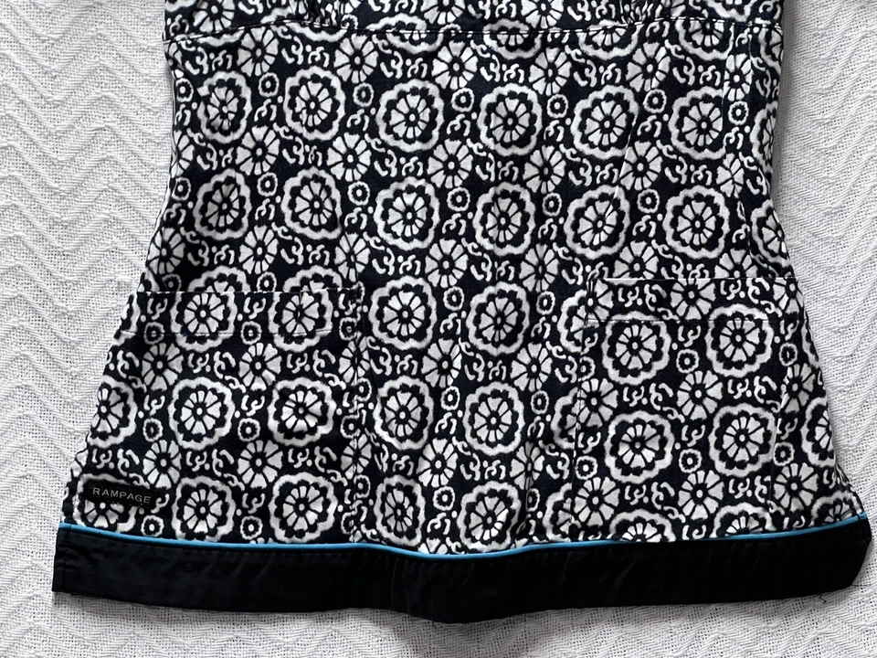 Rampage Floral Pattern Size Small Scrub Top - Image 4 of 4