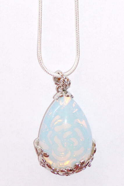 Silberkette mit weißem Opal-Tropfen