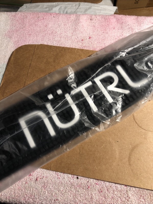 NUTRL - VODKA SELTZER - BAR RUBBER Mat New
