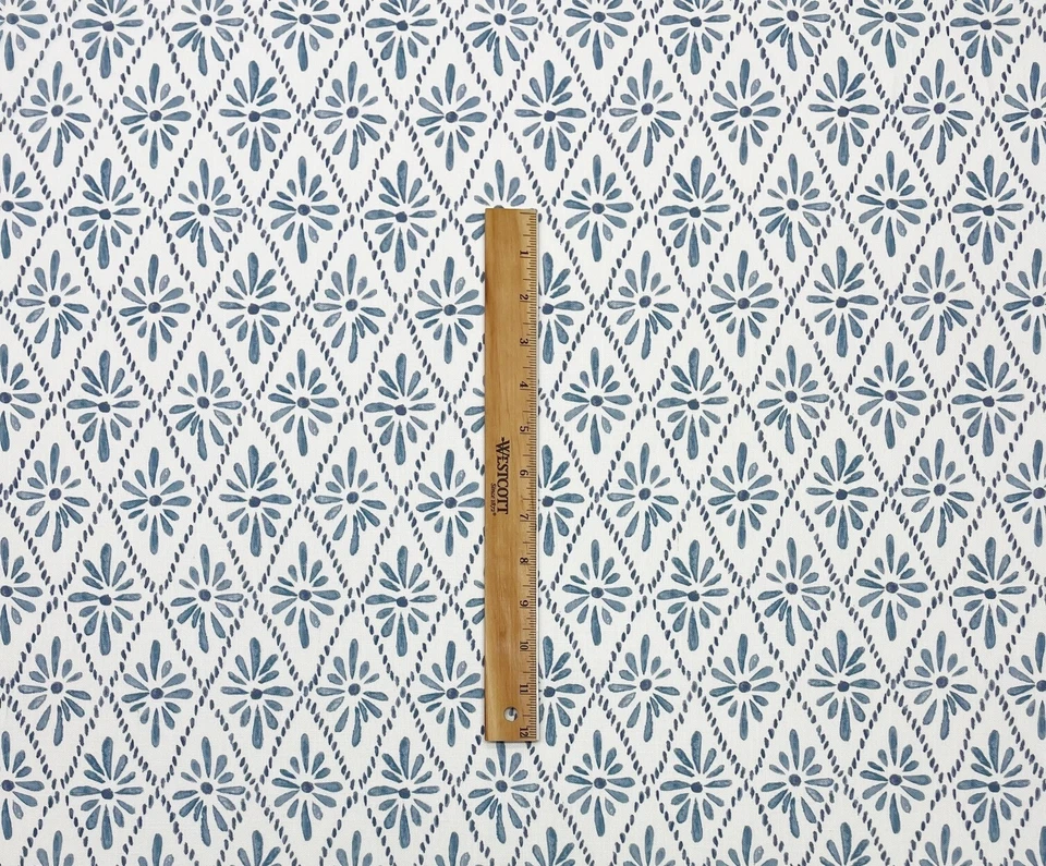 TELA MULTIUSOS FLORAL GEOMÉTRICA AZUL CARBELLA BALARD DESIGNS POR YARDA 54"W Foto 4 de 4