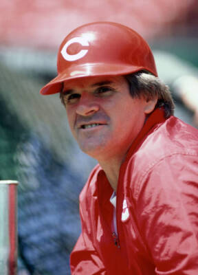 Pete Rose Cincinnati Reds looks on from the field during batting p- Old Photo 1