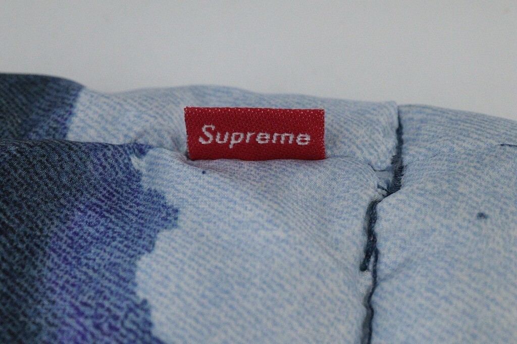 Supreme X THE NORTH FACE Bleached Denim Print Nuptse Jacket Supreme X THE NORTH FACE Bleached Denim Print Nuptse Jacket