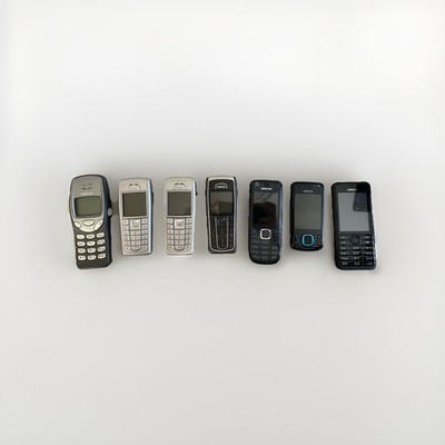 NOKIA Konvolut diverse vintage Nokia Handys Y2K 2000s retro phones
