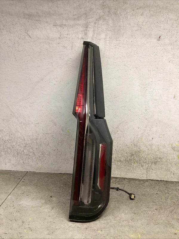 2021-2023 CADILLAC ESCALADE ESV RIGHT RH PASSENGER SIDE TAIL LIGHT LAMP LED Oem