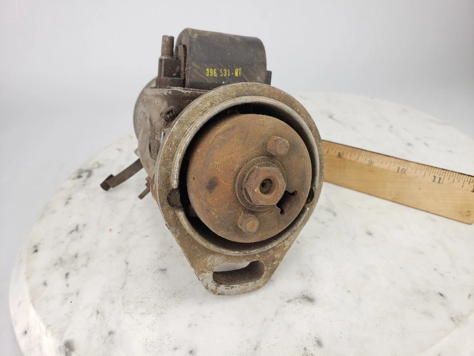 Antiguo tractor IH Farmall Cub International Harvester J4 Magneto de colección Foto 4 de 4