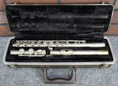 Bundy Flute w/ case