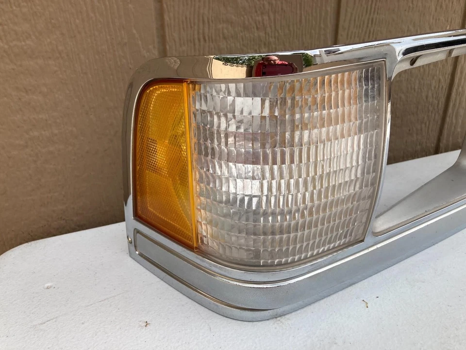 MERCURY GRAND MARQUIS 1988-1991 HEAD LIGHT BEZEL W/SIDE MARKER PASSENGER SD (J) - Image 2 of 4