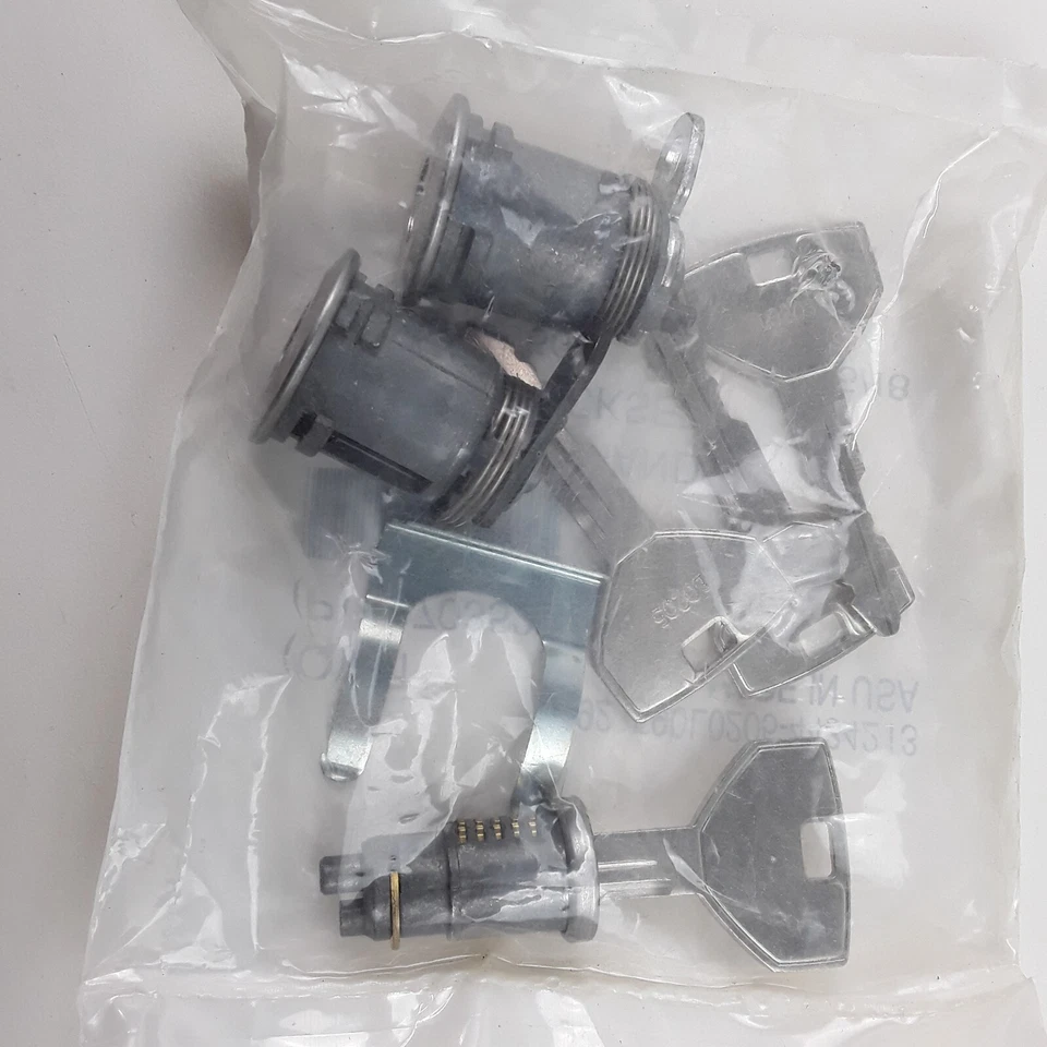 Juego de cerraduras de cilindro de encendido de puerta OEM Mack 25118909 con llaves para CH612 CH613 CXN613 Foto 3 de 4