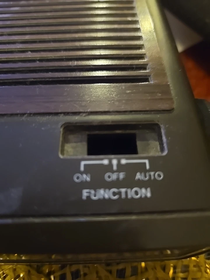 Radio despertador digital AM/FM Sanyo RM5006 pantalla roja para piezas Foto 3 de 4