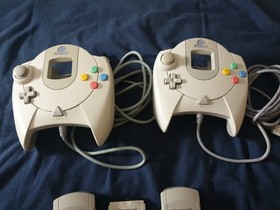 Sega Dreamcast HKT-3030 Console PAL UK version, 2 Controllers w/ VMUs & Rumble