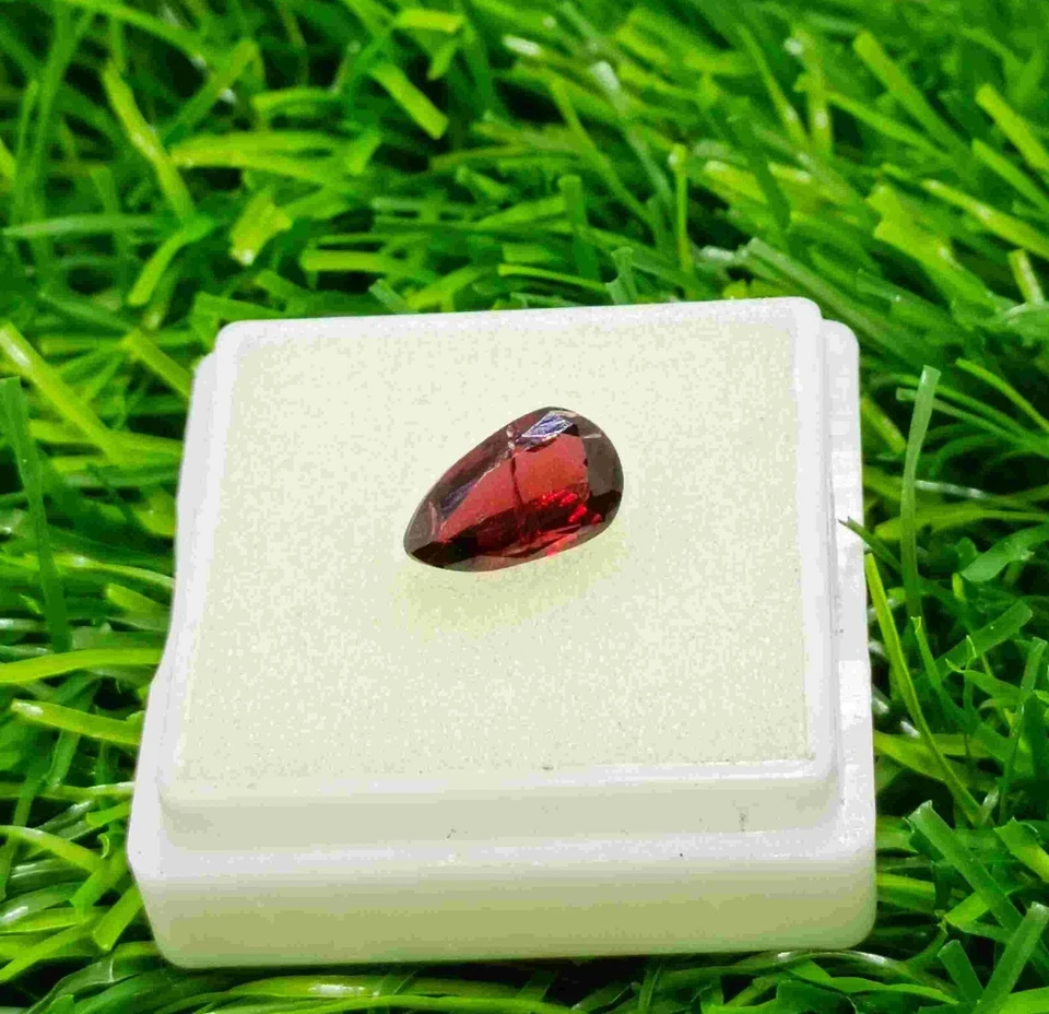 1.7 Carats Pendeloque or Pear Shape Pyrope or Red Garnet Natural Gemstone - Image 3 of 4