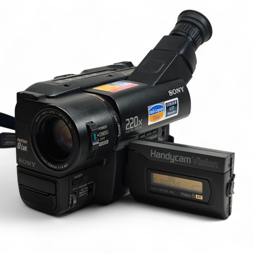 Sony Handycam CCD-TRV26E Camcorder Video8 XR 220x NightShot Camera, Charger, Bag - Picture 3 of 10